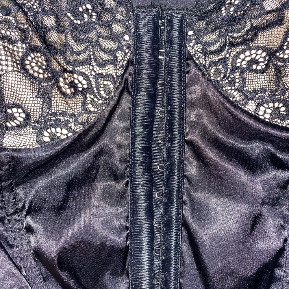 corset - Picture 3 of 3